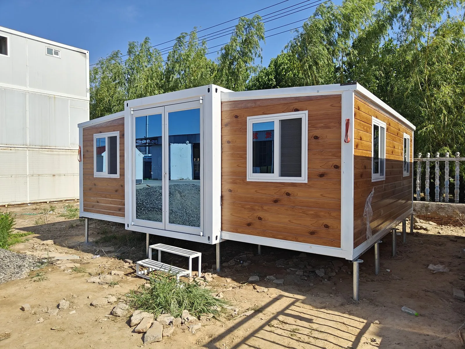 Expandable container house