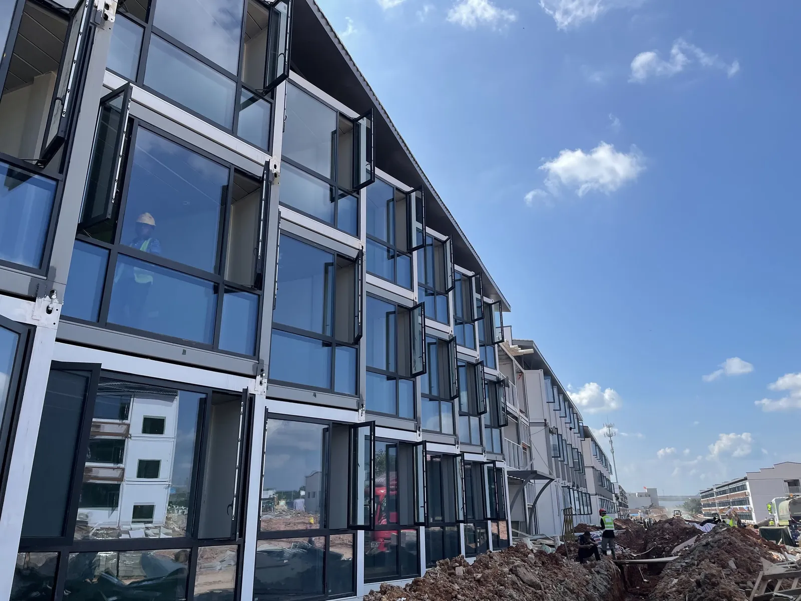 Aluminium facade panels