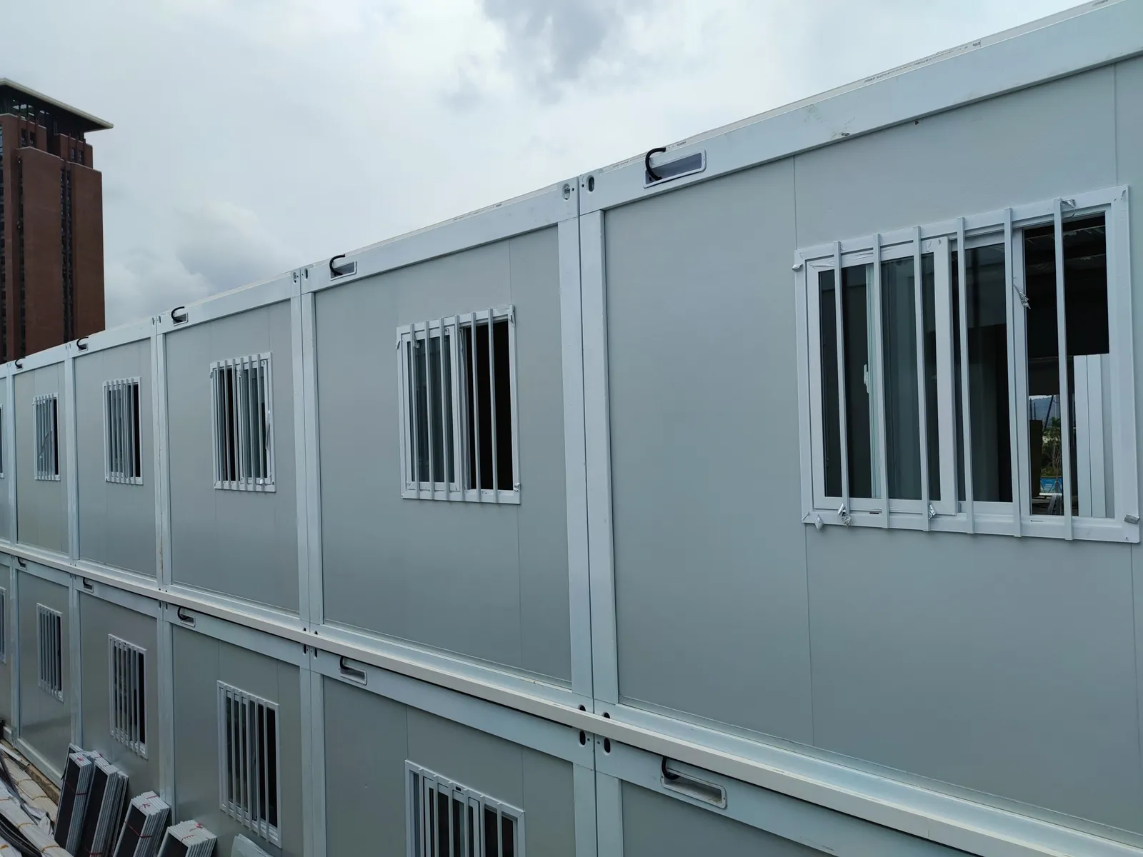 Detachable twin unit combination
